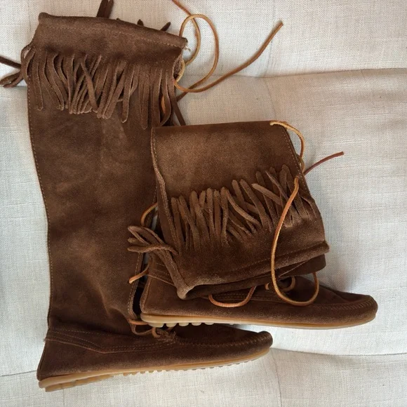 Minnetonka Brown Lace Up Boots - Picture 2 of 3